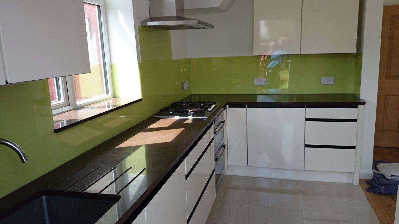 Lime green glass kitchen splashback installed by Rickmansworth glaziers